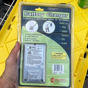 BATTERY RECHARGHER NEW IN BOX